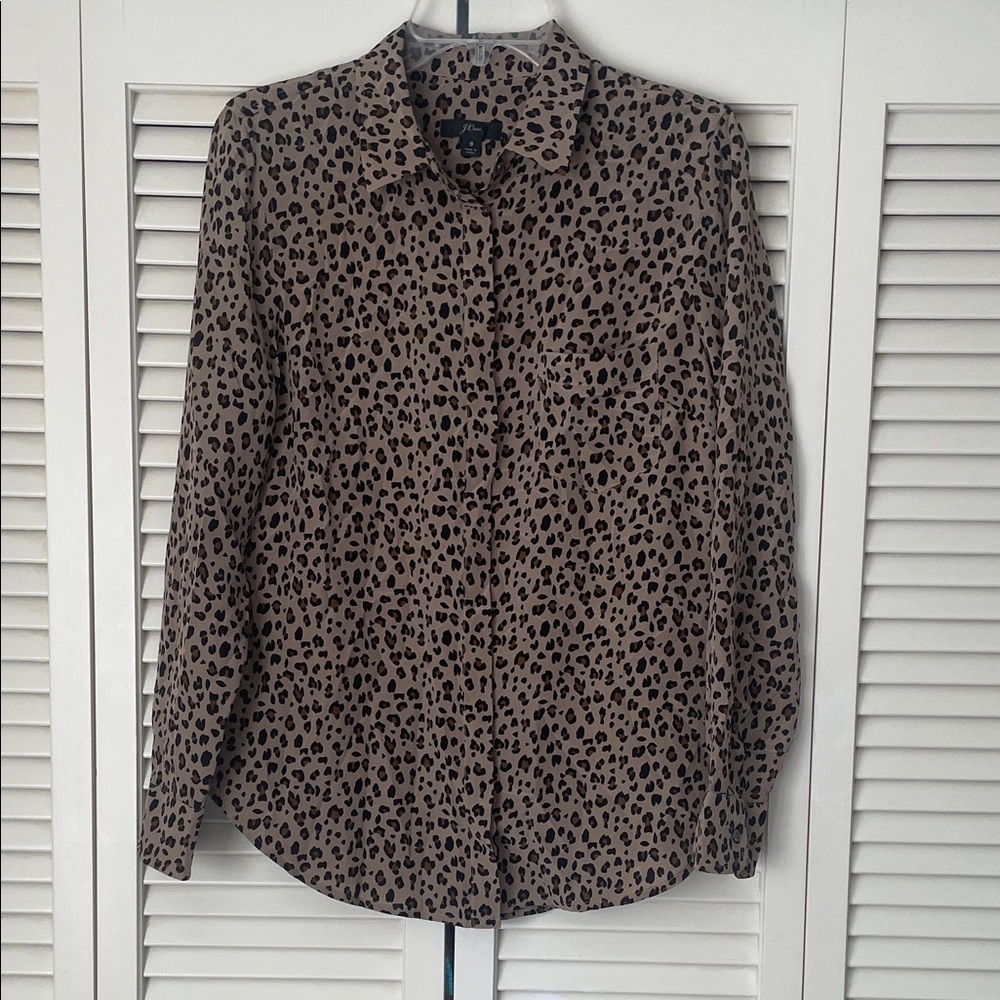 J. Crew 100% silk leopard print button down blouse Sz 8
Tan black long sleeve